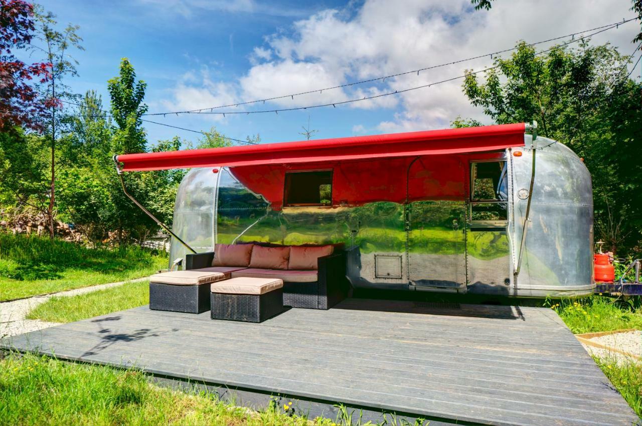 The Airstream Villa Penryn Ngoại thất bức ảnh